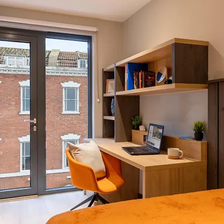 Student Only At The Port On The Square Appartement